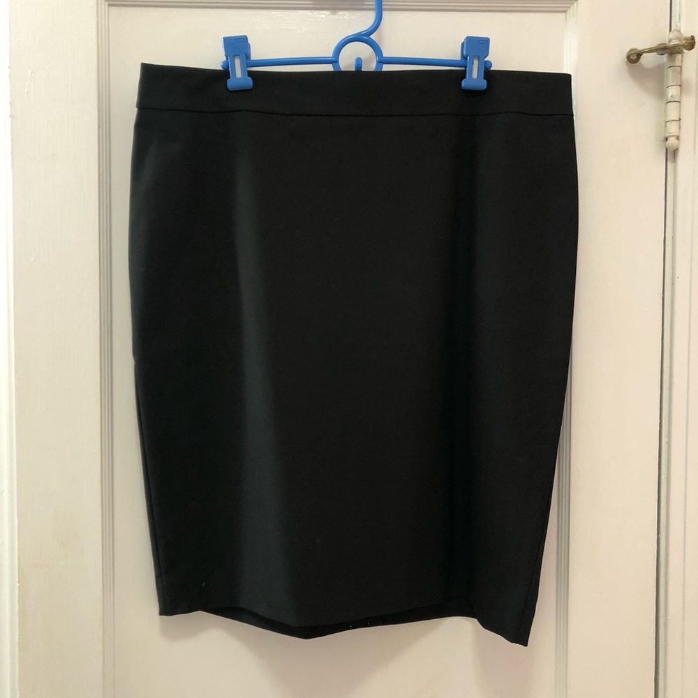 Ann Taylor Pencil Skirt, size 16